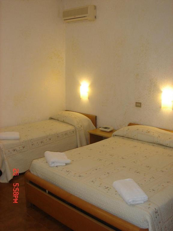 Hotel Ristorante Solari Briatico Habitación foto