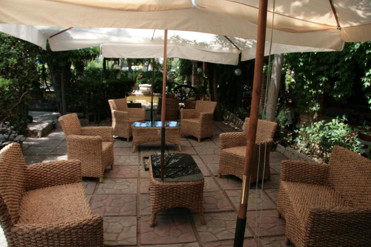 Hotel Ristorante Solari Briatico Exterior foto